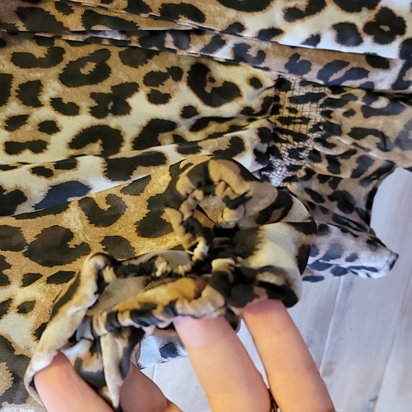 EUC 2xl Lepord print polyester Blouse - Picture 4 of 5